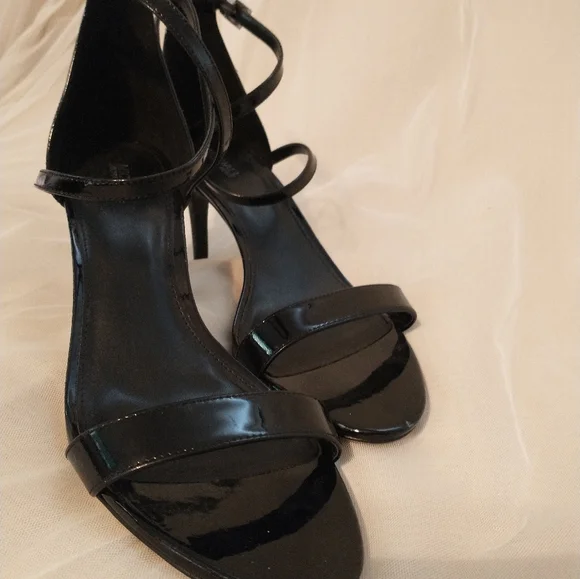 Heels - Picture 3 of 3